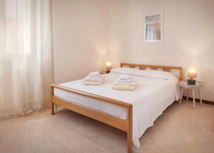 Rose With Pool * Bardolino