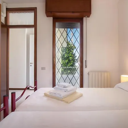 Rose With Pool فيلة