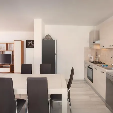 فيلة Rose With Pool باردولينو