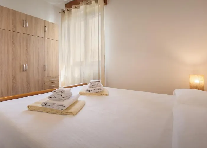 Rose With Pool Bardolino