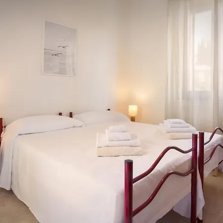 Rose With Pool Μπαρντολίνο