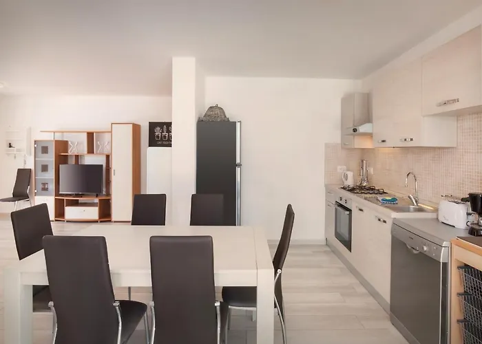 Willa Rose With Pool Bardolino